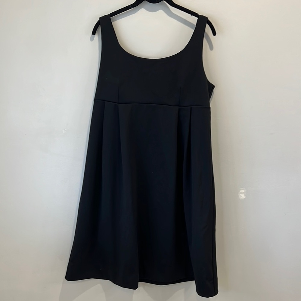 Gap maternity size M scoop neck simple black dress